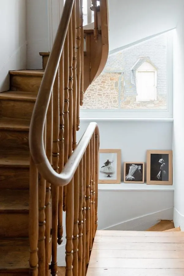 Maison Triton Et Porcelaine Saint-Coulomb Bed & Breakfast