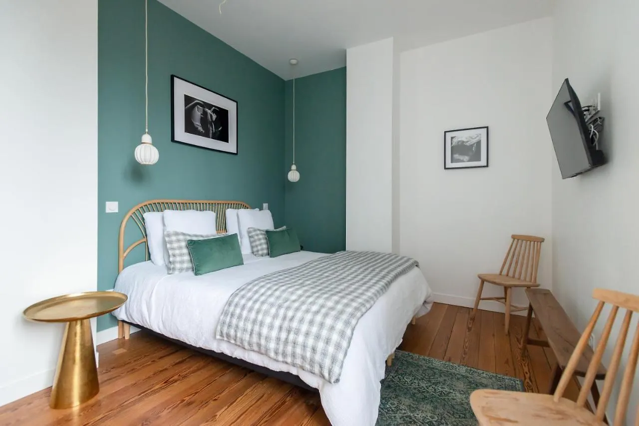 Maison Triton Et Porcelaine Saint-Coulomb Bed and Breakfast