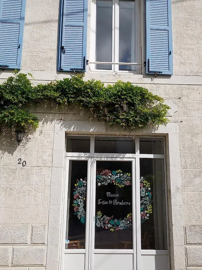 Maison Triton Et Porcelaine Saint-Coulomb Frankreich
